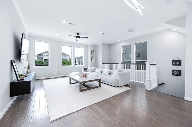 Foto del edificio - 2022 Groveland Glen Dr