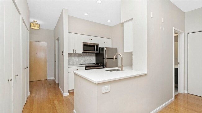 Building Photo - 106 13th St