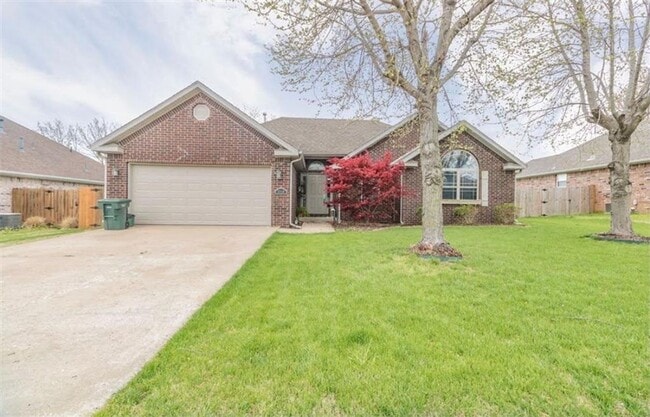 3 bedroom 2 bath home in FAY, extra cared for, 2carG, fenced yard - 3 bedroom 2 bath home in FAY, extra cared for, 2carG, fenced yard