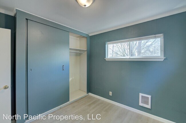Building Photo - 2 br, 1 bath House - 2414 SW Genesee St