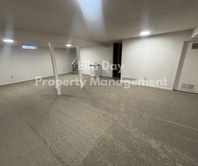 Foto del edificio - 2006 S White Oak Dr