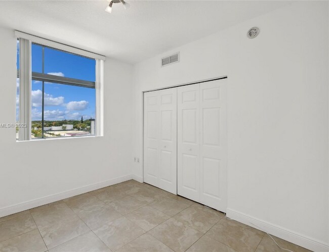 Foto del edificio - 140 S Dixie Hwy
