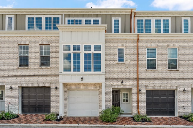 Building Photo - 119 Founders St