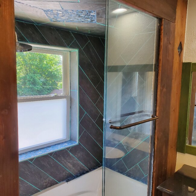 Foto del edificio - 2835 E 8th St