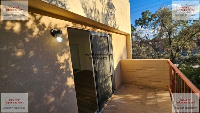 Building Photo - Fort Lowell & Campbell area Condo - 2 Bedrooms & 1.5 Bathrooms