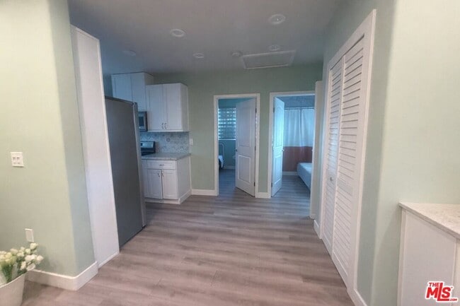 Building Photo - 1337 W Olive Ave