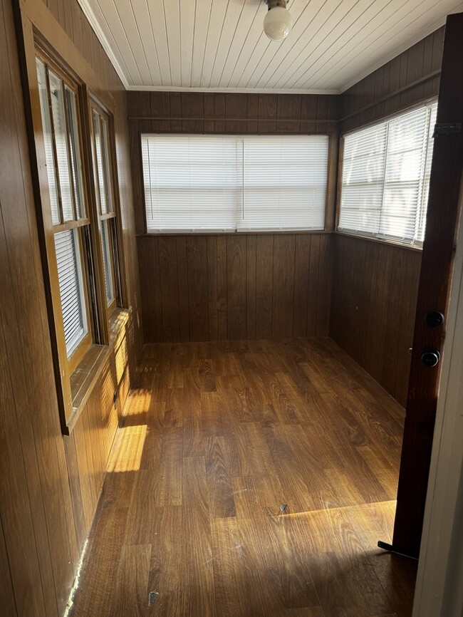 Building Photo - 618 Elizabeth Ave