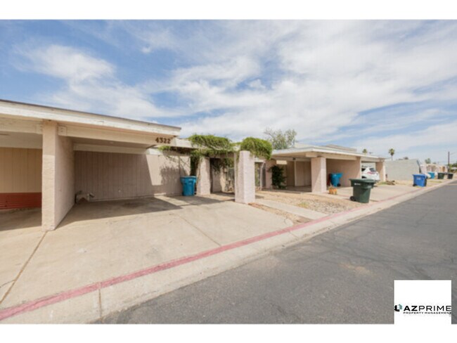 Building Photo - Welcome Home to This Charming 2/2 Townhous...