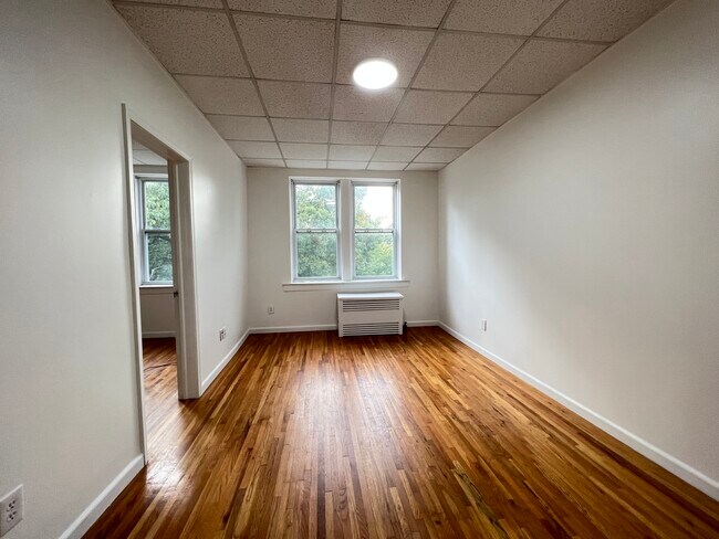 Fotografía del edificio - 183 W 48th St