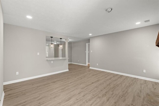 Building Photo - 4408 Lake Pointe Cir