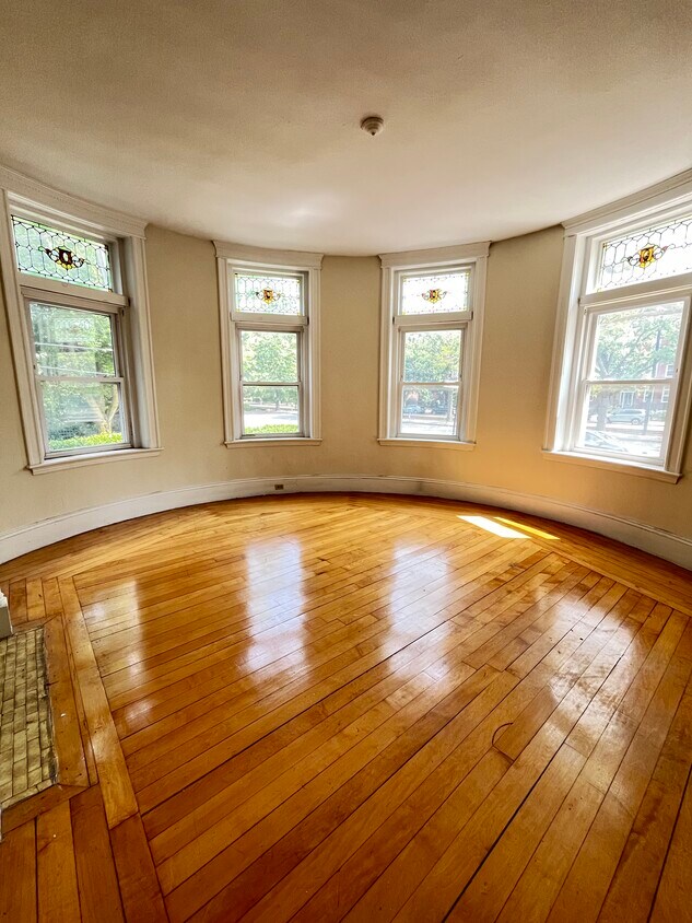 Primary Photo - 1810 Beacon St