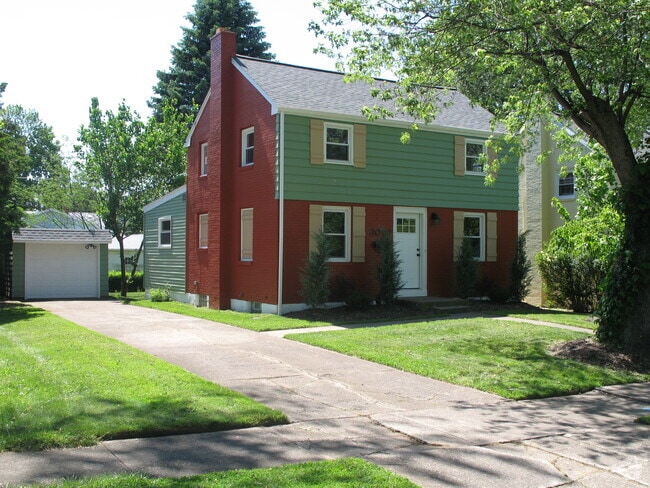 Building Photo - 3010 Oakwood St