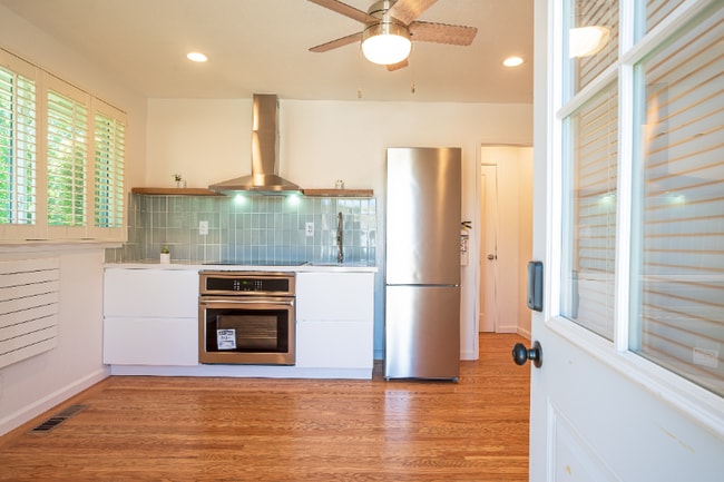 Building Photo - 3985 Royal Arch Dr