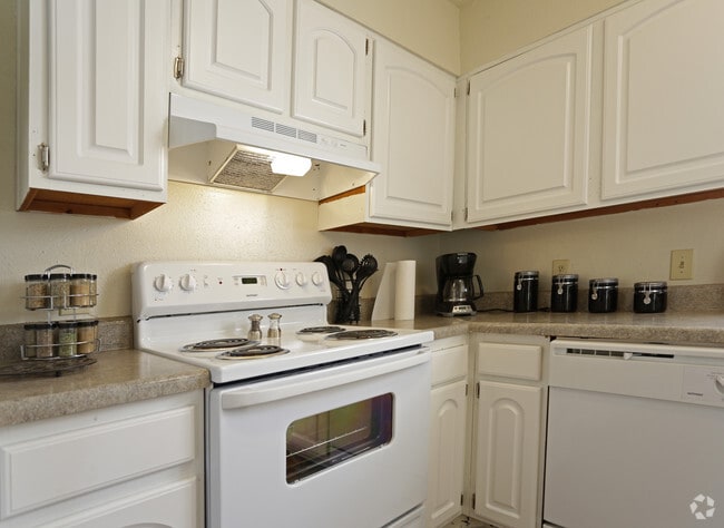 Building Photo - Stonebridge Manor