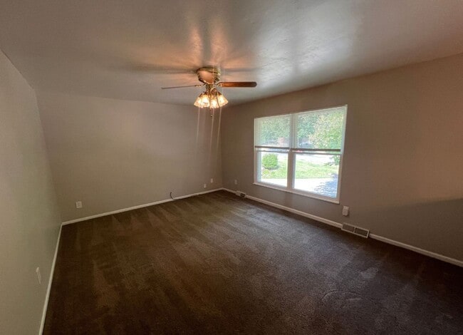 Foto del edificio - Quiet Cul-de-Sac Home with Bonus Room & Bi...