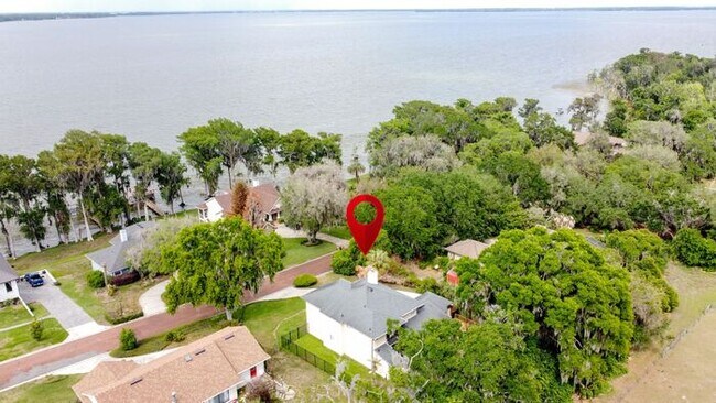Foto del edificio - Exquisite Lake County Home with Lake Harris Views