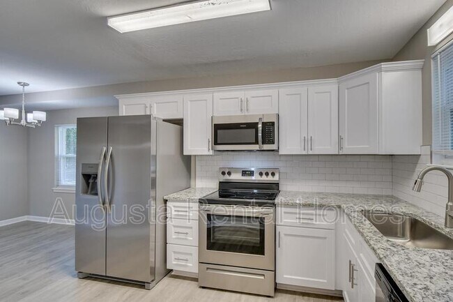 Foto del edificio - 121 Sunnywood Dr