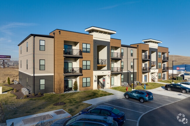 Building Photo - 44 West Luxury Living