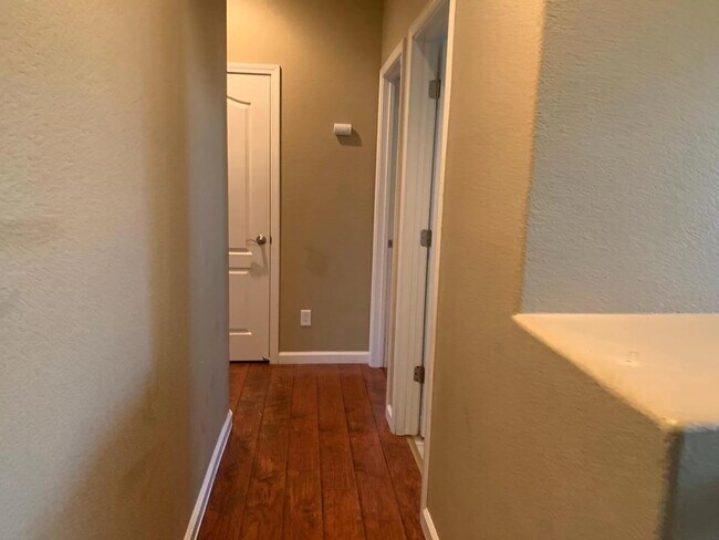 Building Photo - 5 N Beach Pl