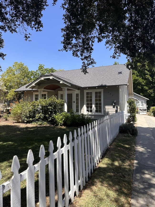 Photo - 102 N Oak Ave House