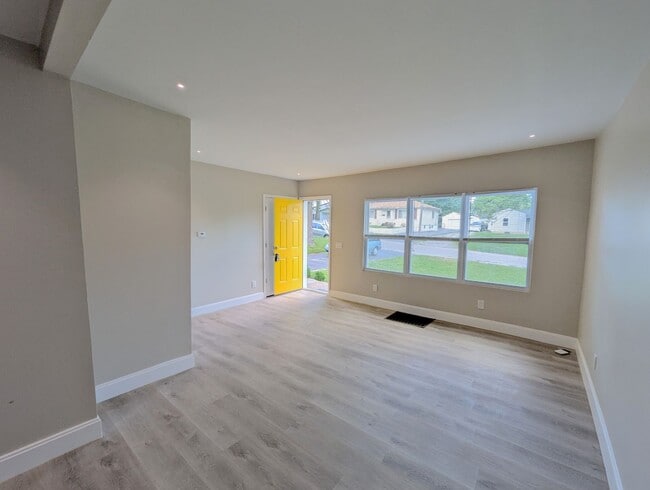 Building Photo - Hello Sunshine, Welcome Home!