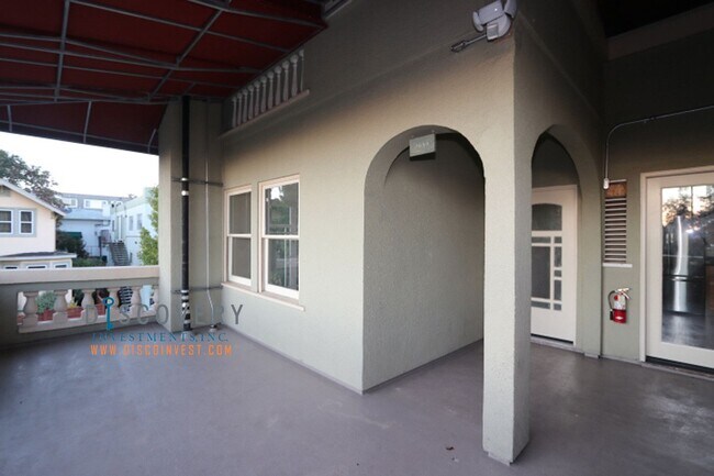 Foto del edificio - 2650-2662 Russell St