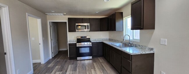 Foto del edificio - Newly Remodeled Mini Ranch 2 Bedroom Home *Additional RV Parking