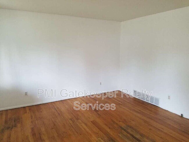 Foto del edificio - 9128 Orangewood Dr