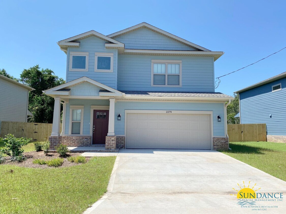 Primary Photo - Luxury 3 Bedroom Home in East Navarre!