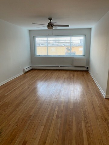 Livingroom - 6717 N Hermitage Ave