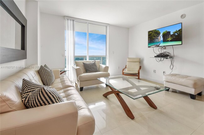 Building Photo - 1800 N Bayshore Dr