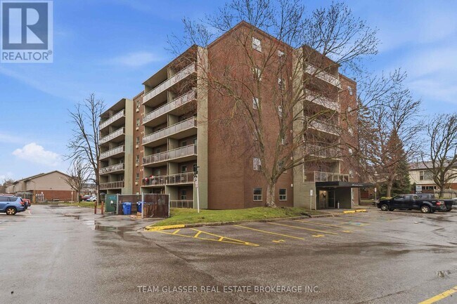 Building Photo - 746 Fanshawe Park Rd E