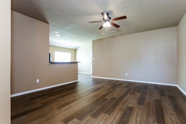 Building Photo - 6413 Amalie Dr