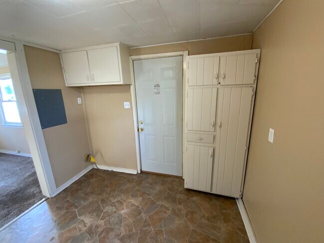 Building Photo - 203 W English St