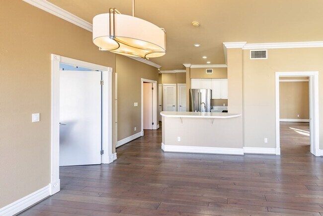 Foto del edificio - Gaslamp City Square Condo  2 bed 2 bath, top floor, corner unit VIEWS