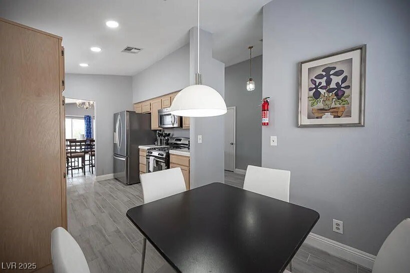 Building Photo - 745 Gullwing Ln