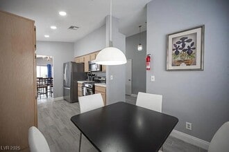 Building Photo - 745 Gullwing Ln