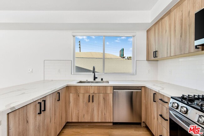 Foto del edificio - 1614 S Sycamore Ave