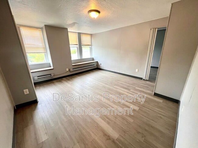 Building Photo - 1141 Brabec St