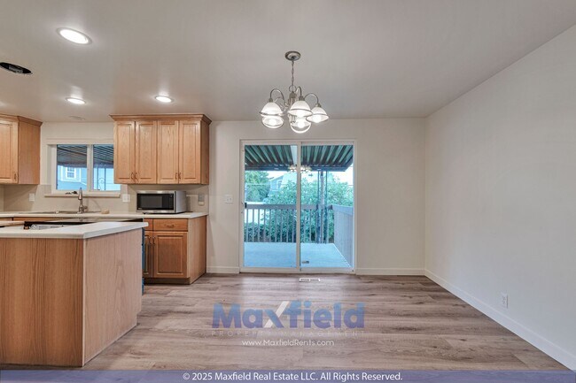 Foto del edificio - Millcreek Area Newly Updated - 4BD 2 BA 2GAR