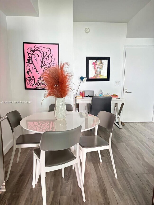 Foto del edificio - 460 NE 28th St