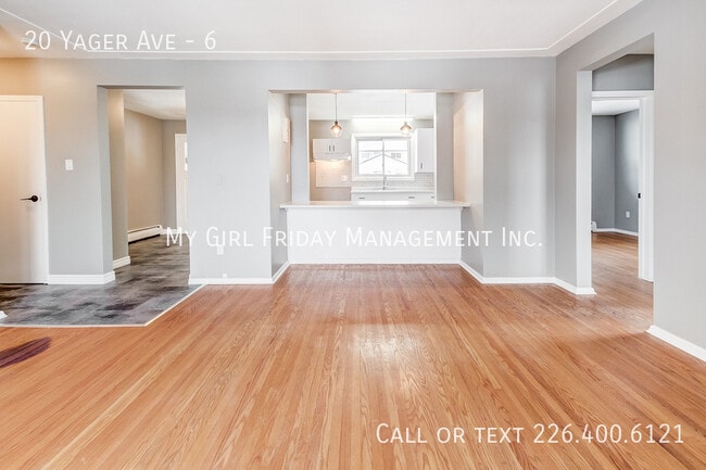 Photo du bâtiment - Bright and Cozy 2 Bedroom Apartment