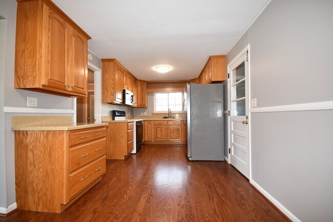 Building Photo - 1613 Prater Rd