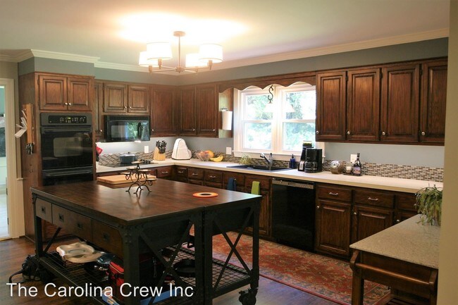 Foto del edificio - 5 br, 3.5 bath House - 4243 Allistair Rd