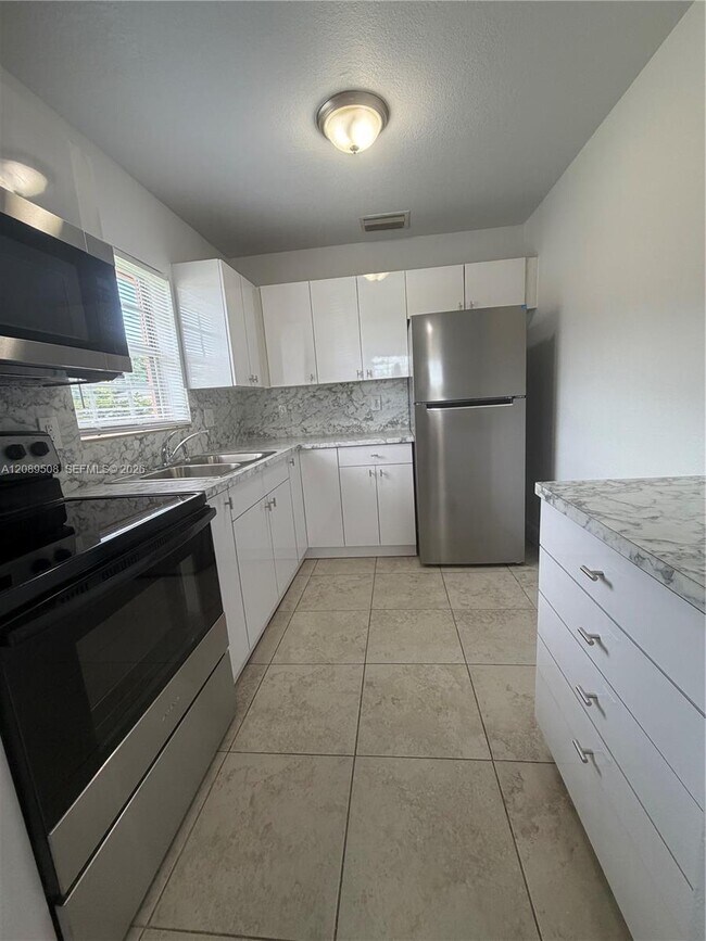 Foto del edificio - 16400 NW 41st Ave