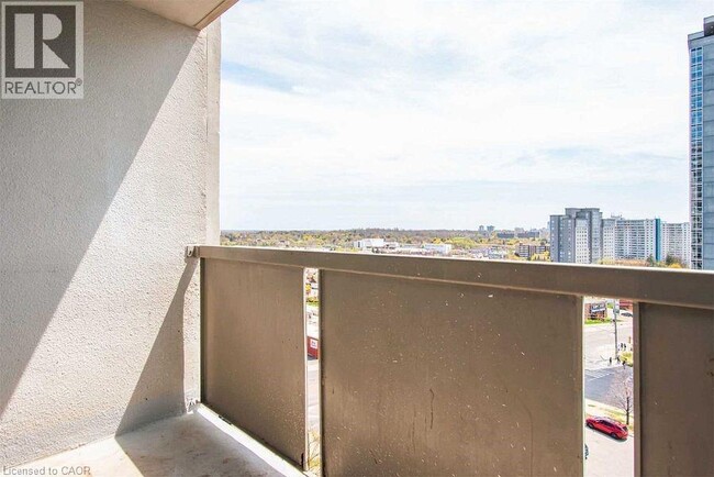 Building Photo - 375 King St N