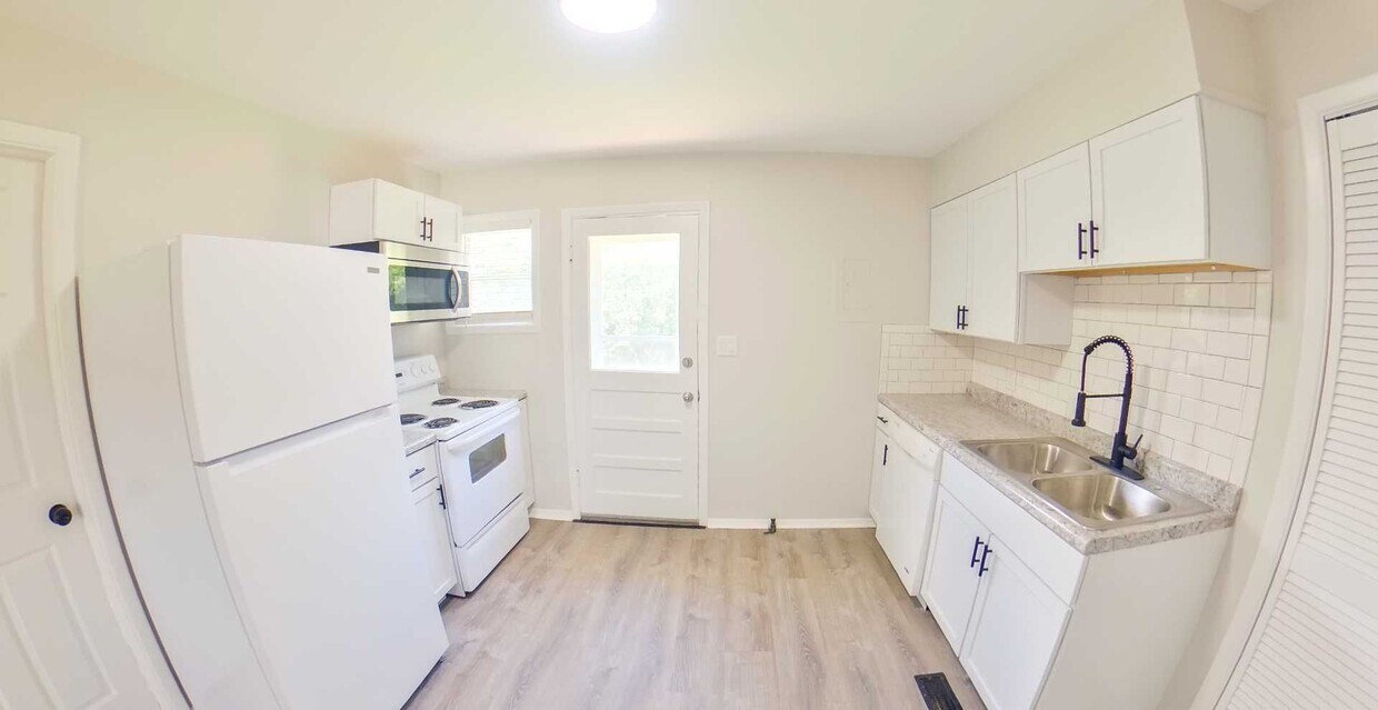 Primary Photo - 3D Tour Available - Recently Remodeled + F...