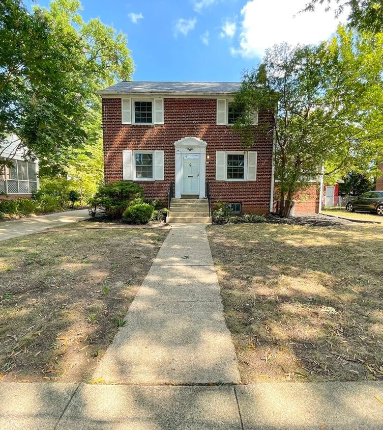 Primary Photo - Classic 3 Bedroom 1.5 Bathroom Colonial In...