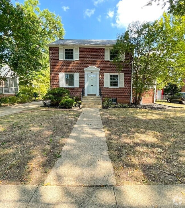 Building Photo - 805 S Irving St