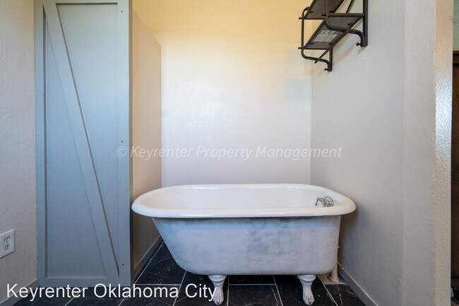 Building Photo - 3 br, 2 bath House - 2129 N Dobbs Rd